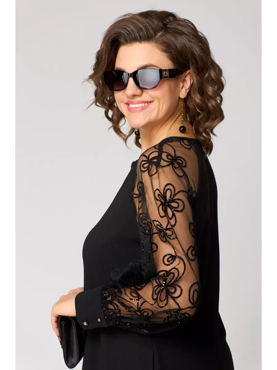 Elegantes schwarzes, Spitzenkleid