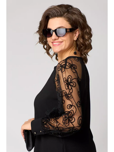 Elegantes schwarzes, Spitzenkleid
