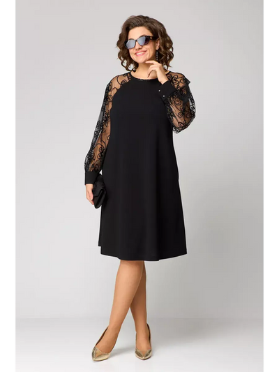 Elegantes schwarzes, Spitzenkleid