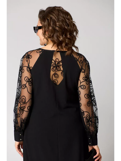 Elegantes schwarzes, Spitzenkleid