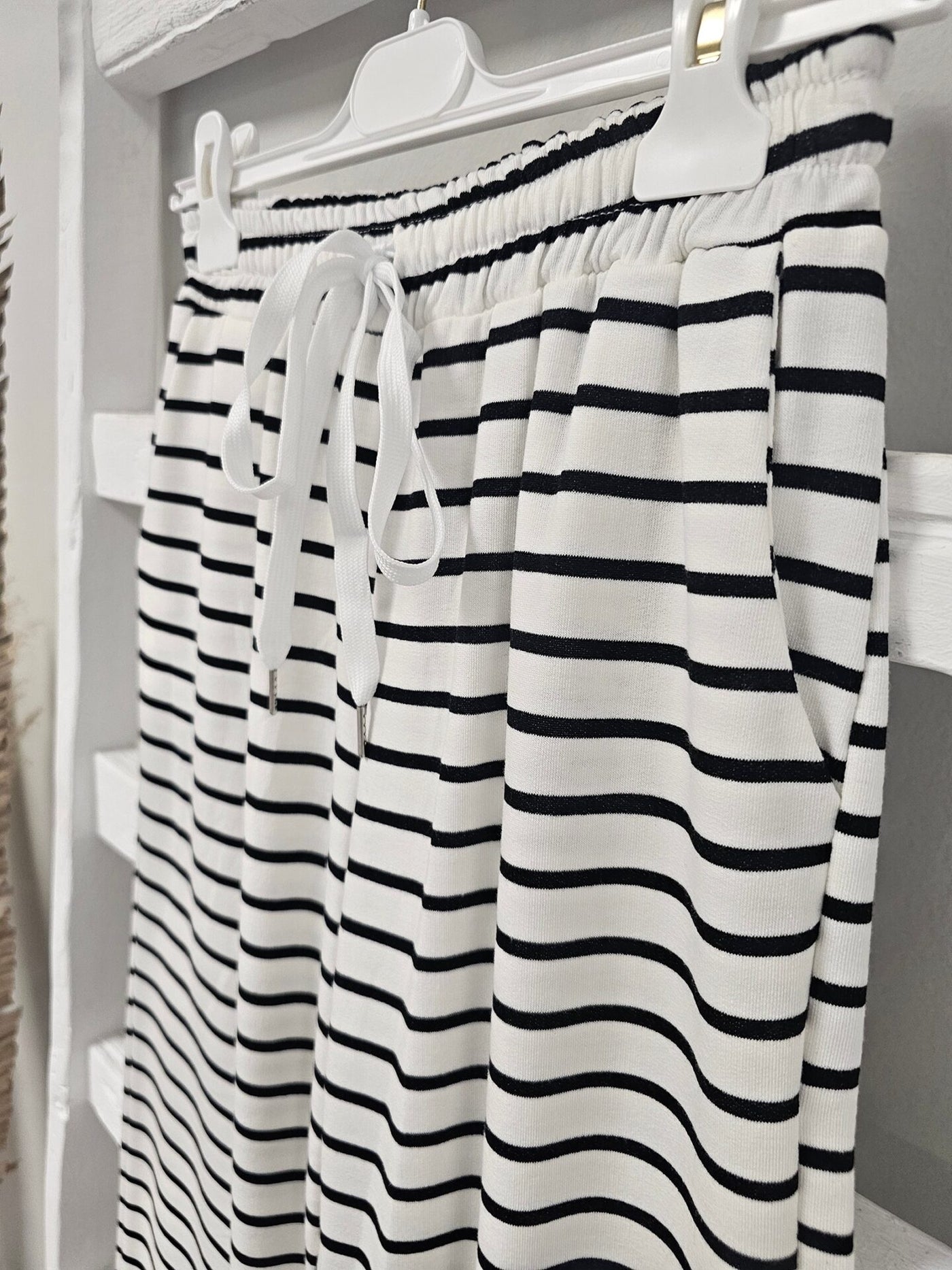 coole Hose RELAXED STRIPES – versch. Farben