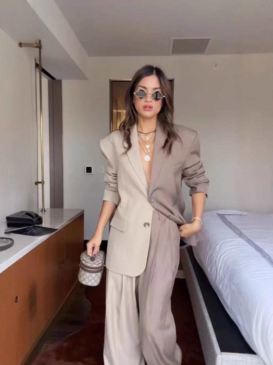Zweiteiliges Damen-Set: Zweifarbiger Oversize-Blazer & Hose – Kühn & Elegant
