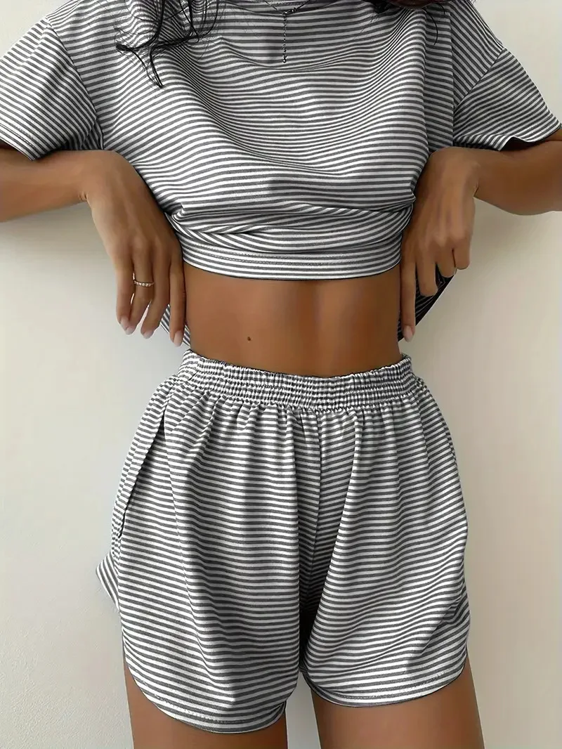 Zweiteiliges Loungewear-Set mit Shorts & Schlitz