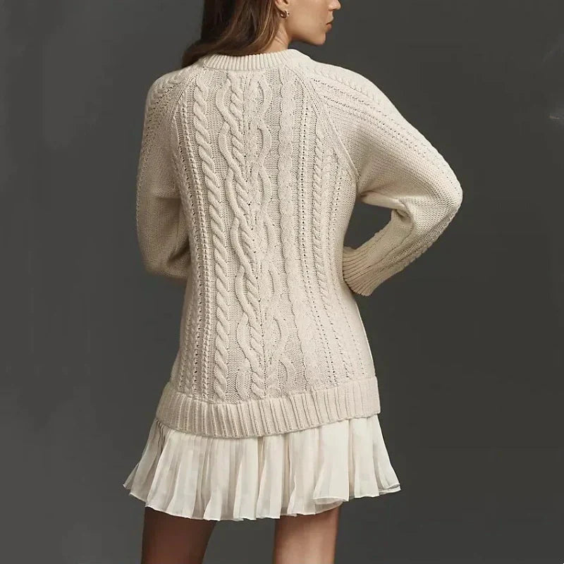 Winter-Look: Figurbetontes Mini-Pulloverkleid