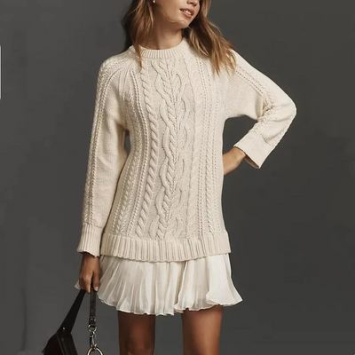 Winter-Look: Figurbetontes Mini-Pulloverkleid